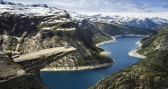 “巨人之舌”（Trolltunga）