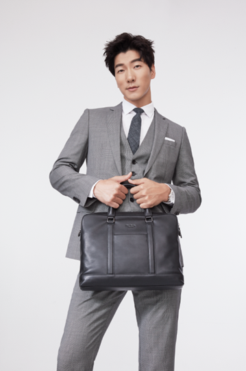 张亮变身Mr.Cardin 本色演绎不设限人生|张亮|皮