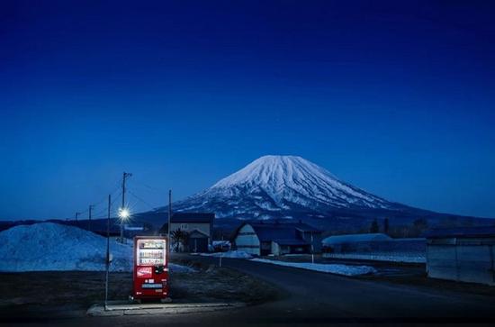 这张照片摄于北海道俱知安町，是摄影师大桥英儿在该系列中最喜欢的照片。