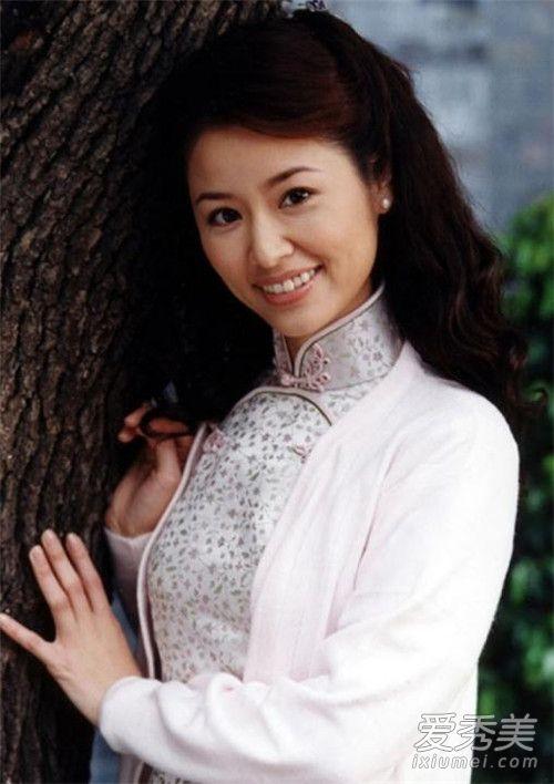 小编不禁翻出了当年林心如的扮相,经典就是经典啊,什么都不用说,一张剧照就能看出大半个人物性格来了。