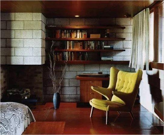 图片来自于pinterest 红棕色家具+黄色椅子