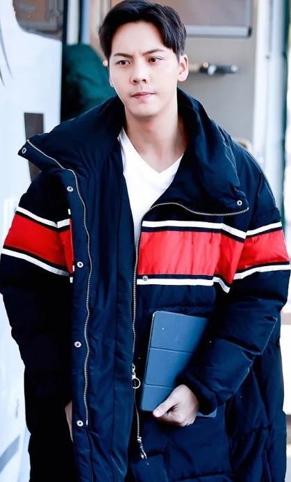 撞衫了!赵丽颖杨幂穿同款羽绒服|杨幂|赵丽颖|羽绒服