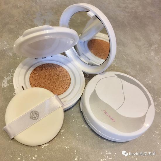 资生堂花椿绽白气垫粉饼 SPF40