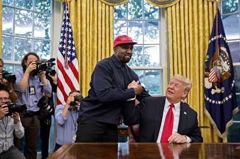 Kanye West 与美国总统 Trump 在白宫会面