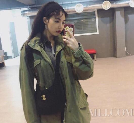 泫雅美甲为什么被追捧 还不是配色搭的好!