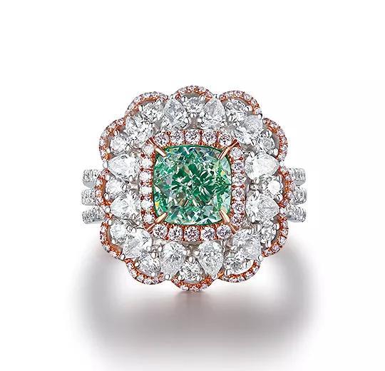 ►LIGHT GREEN DIAMOND AND DIAMOND RING