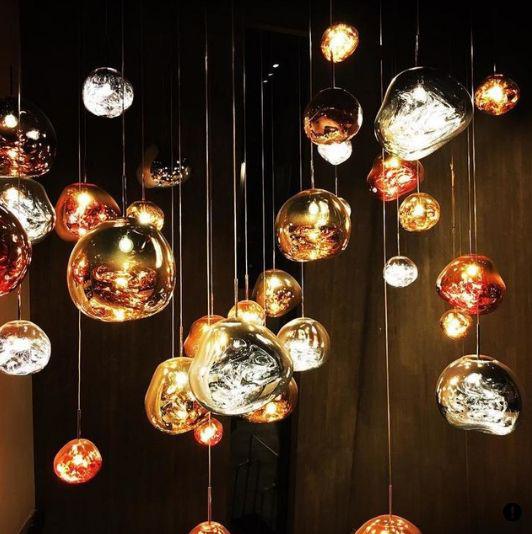 一盏红色的灯和一杯绿色的酒猜一成语