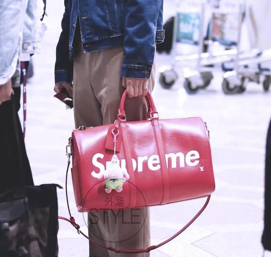 Louis Vuitton × Supreme 手提袋