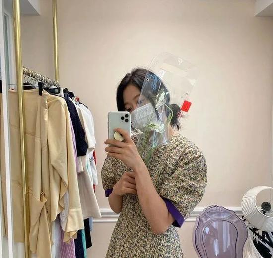 姐姐妹妹最近都在撞衫 我猜她们有个共用衣橱插图(32) 姐姐妹妹最近都在撞衫 我猜她们有个共用衣橱