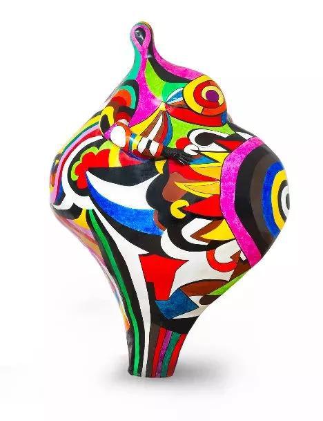 妮基·圣法勒,《格温德林》,雕塑,262 x 200 x 125 cm,层压聚酯,上光清漆, 1966-1990(Niki慈善艺术基金会版权所有)