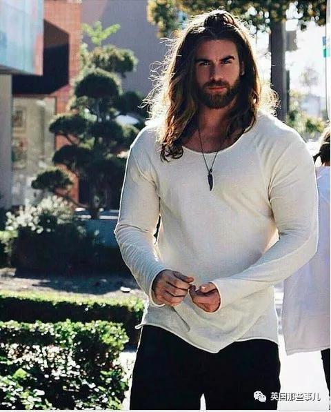 全网“丸子头之王”居然是个肌肉男?