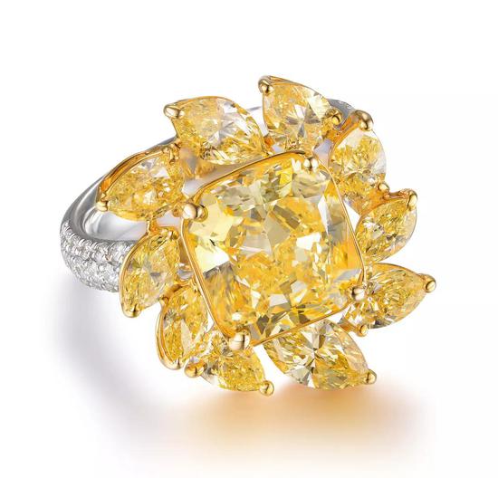 ►FANCY INTENSE YELLOW DIAMOND AND DIAMOND RING