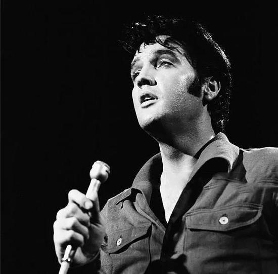 ▲猫王,埃尔维斯·亞伦·普雷斯利(英语:Elvis Aaron Presley)