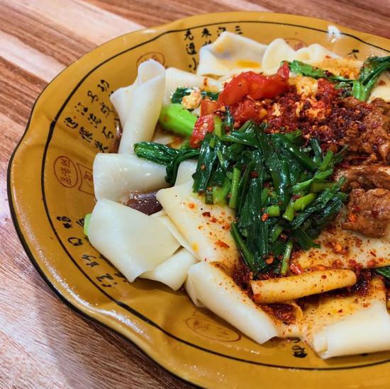 中午吃泡馍晚上吃火锅?中国这辆美食高铁火了 中午吃泡馍晚上吃火锅?中国这辆美食高铁火了