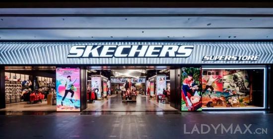 图为Skechers去年在沈阳开设的全球首家“超级大店”