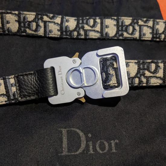 Dior X Alyx Rollercoaster Belt 　　图片来源：网络