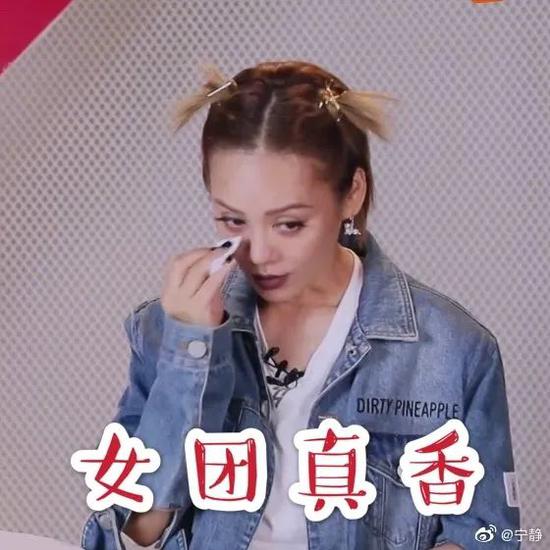 上节目爱穿高跟鞋的宁静 私下的街拍也很精彩插图(12) 上节目爱穿高跟鞋的宁静 私下的街拍也很精彩