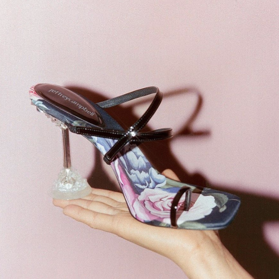 一双“灰姑娘的水晶鞋” 就能让你时髦一个夏天