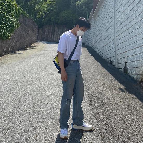 夏天穿球鞋搭配什么裤子最帅 选这5条没毛病插图(36) 夏天穿球鞋搭配什么裤子最帅 选这5条没毛病