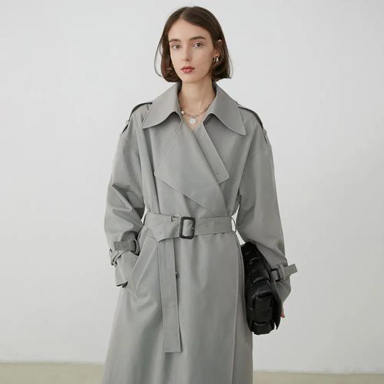 浅灰色风衣_浅灰色风衣搭配图片女(2)