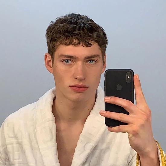 男模瓦伦汀回归秀场-手机新浪网