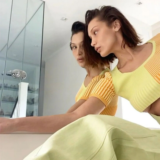 清凉露腹小开衫,Jacquemus 今年把「纯欲」整明白了-幽兰花香 清凉露腹小开衫,Jacquemus 今年把「纯欲」整明白了-幽兰花香