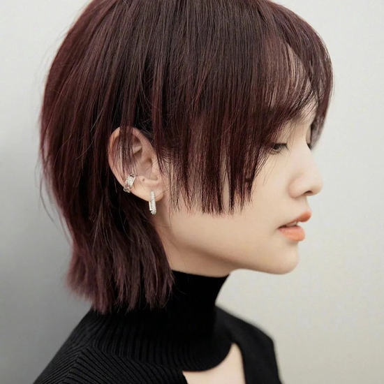 IU泫雅的新发型真是一整个清爽显脸小的大动作！