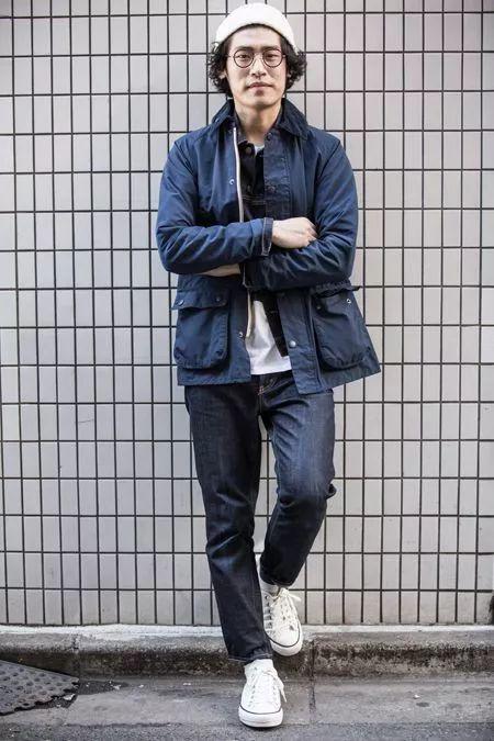 解锁牛仔裤的多种搭配方式,打造冬日时尚造型