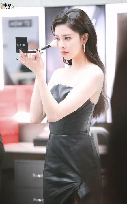 (图片来自微博@半糖甜白丨宋妍霏 )