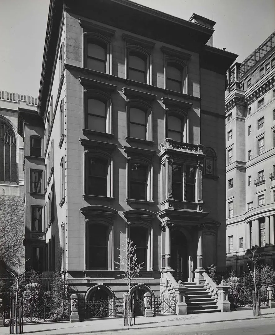  塞缪尔·戈特乔（Samuel Gottscho， 美国， 1875-1971）。西54街4号景观，1937年。照片。纽约城市博物馆，纽约（94.53.32）