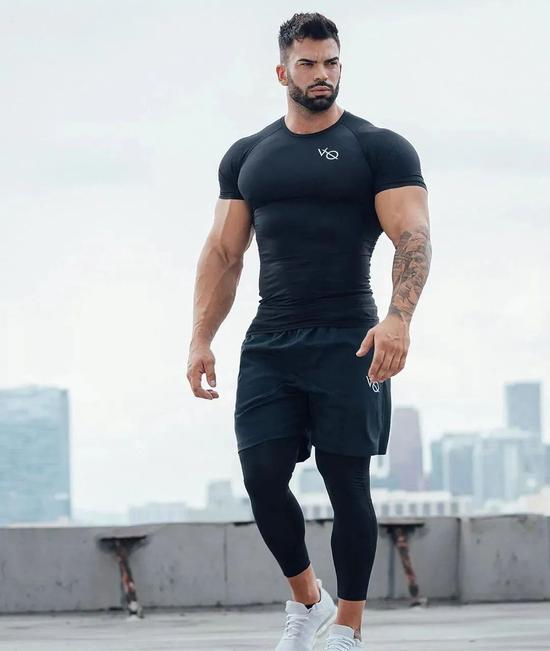 一张照片征服全世界这个男人的身材逆天了 一张照片征服全世界这个男人的身材逆天了