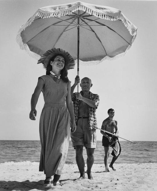 毕加索和Francoise Gilot在胡安-莱斯宾度假