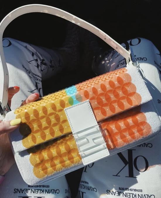 扒一扒IG上的色彩玩家 怎样才能把彩色穿得像她一样时髦且有趣插图(31) 扒一扒IG上的色彩玩家 怎样才能把彩色穿得像她一样时髦且有趣