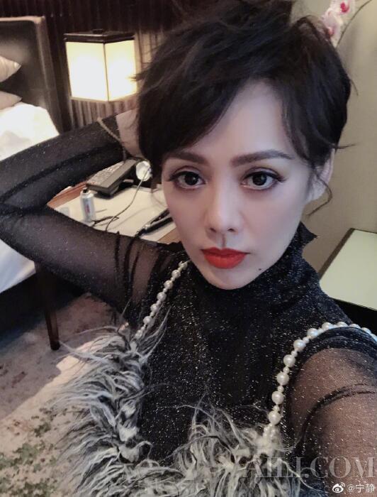 (图片来源:宁静微博截图)