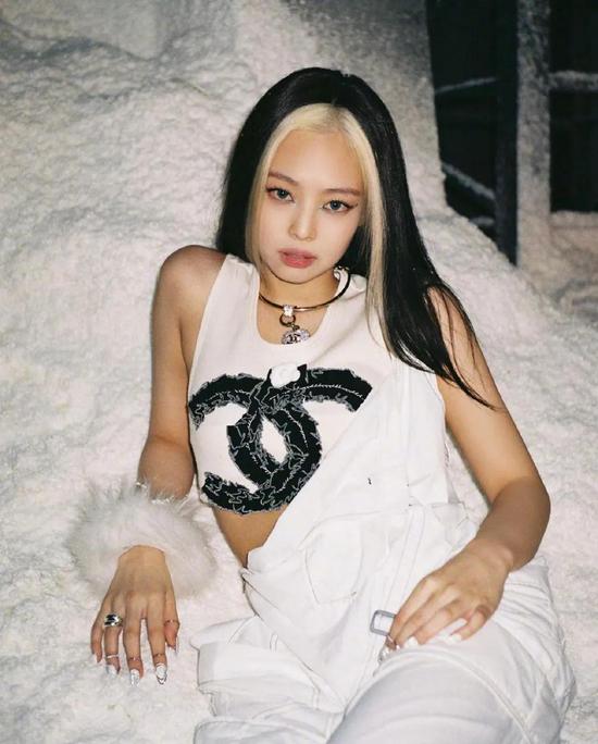 难怪Jennie钟爱小香风 初秋告别平庸 穿出高级感