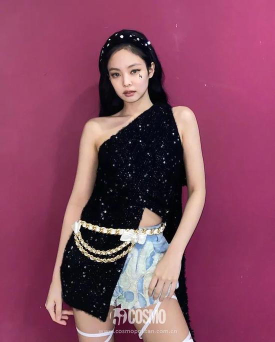 Kylie戴上腰链 我头一次get到她的身材比