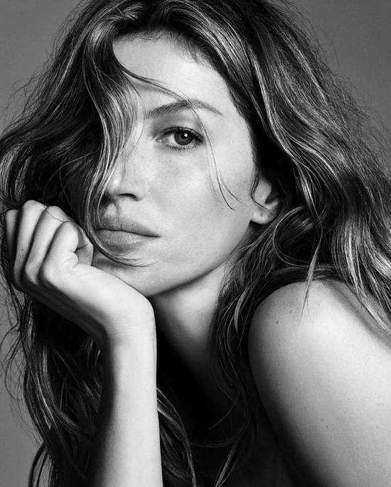 超模吉赛尔对社交媒体的看法