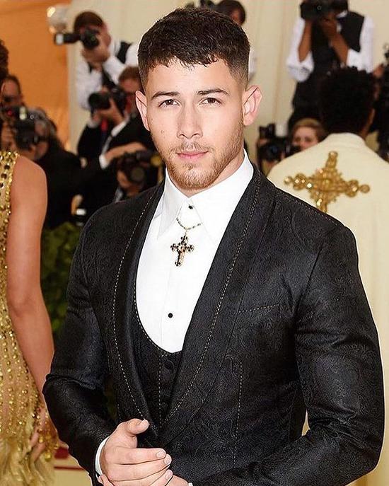 Nick Jonas出席2018年Met Gala