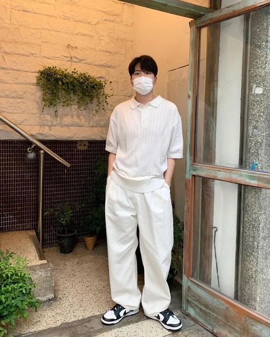 同款服装王嘉尔 6e30-krhvrxt5768485.jpg