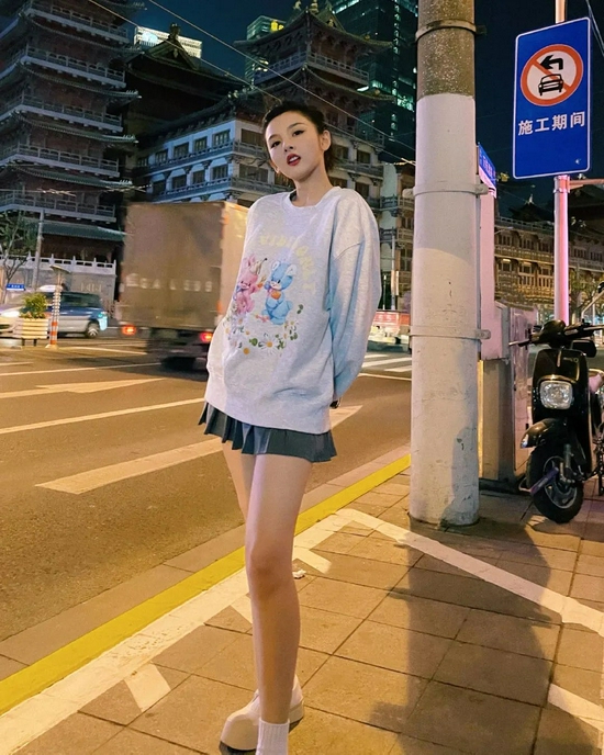 入秋后的第一件卫衣,竟然和王一博、周雨彤穿了同款!-幽兰花香 入秋后的第一件卫衣,竟然和王一博、周雨彤穿了同款!-幽兰花香