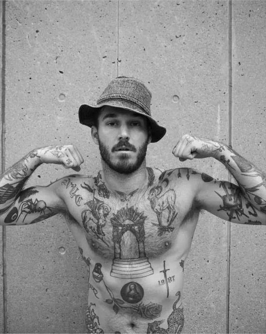 Ins上爆红的纹身男 时下年轻人展现个性的风向