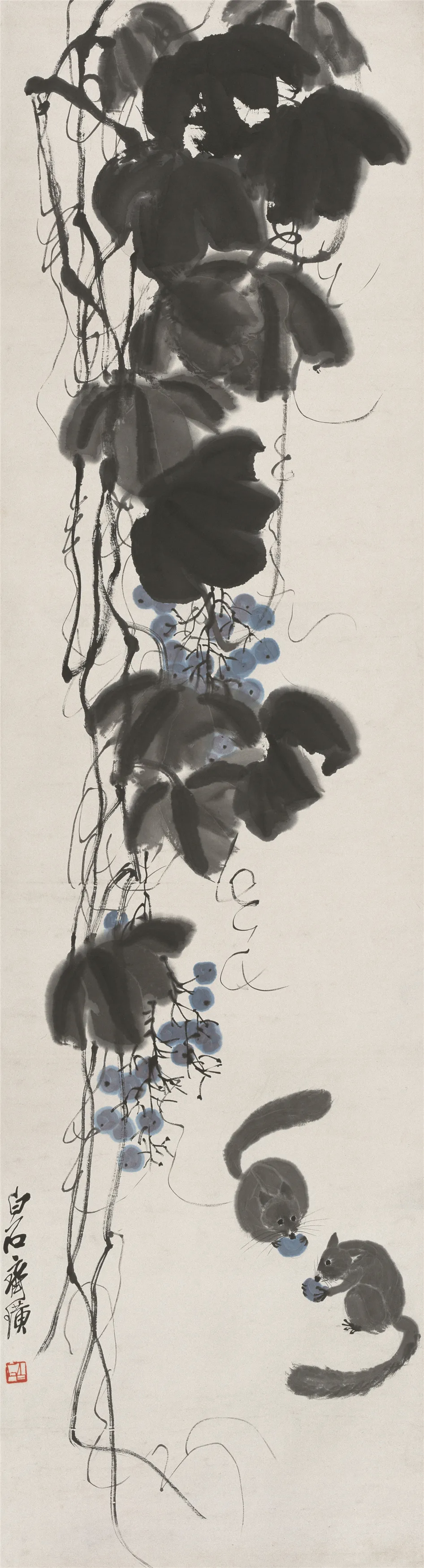 松鼠葡萄 齐白石 177.5cm×48cm 纸本设色 无年款