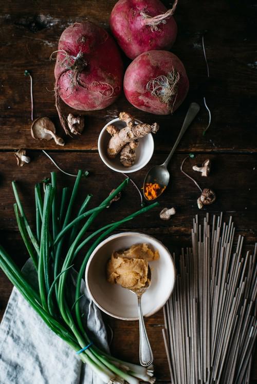 蘑菇味增荞麦面 图片源自www.dollyandoatmeal.com