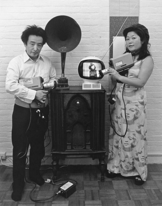 白南准与久保田成子合影 ? Tom Haar, 1974。 Courtesy of Tom Haar。