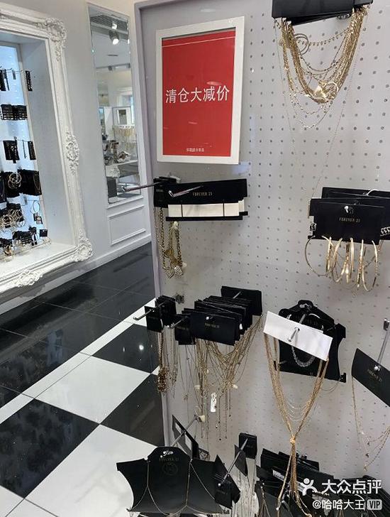 Forever 21上海南京东路店（图片来源：大众点评用户“哈哈大王”）