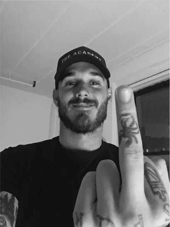 Ins上爆红的纹身男 时下年轻人展现个性的风向