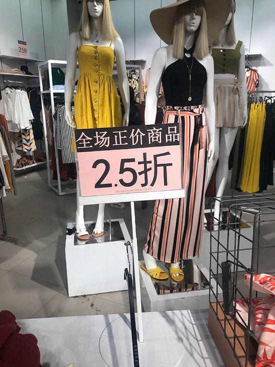 Forever 21北京悠唐店(图片来源:微博用户“nnnnnnd”)