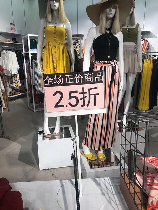 Forever 21北京悠唐店（图片来源：微博用户“nnnnnnd”）