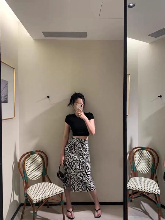 穿衣服露这个位置太高级了插图(43) 穿衣服露这个位置太高级了