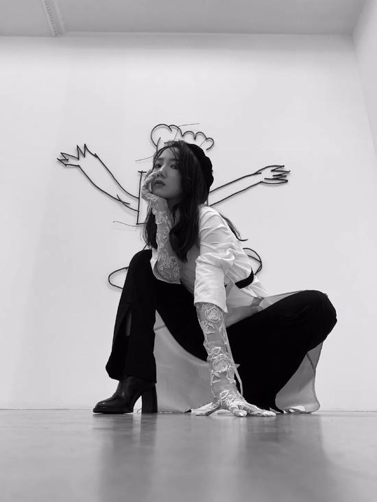 谁说只有女生穿蕾丝 男生穿的魅力你想象不到插图(26) 谁说只有女生穿蕾丝 男生穿的魅力你想象不到